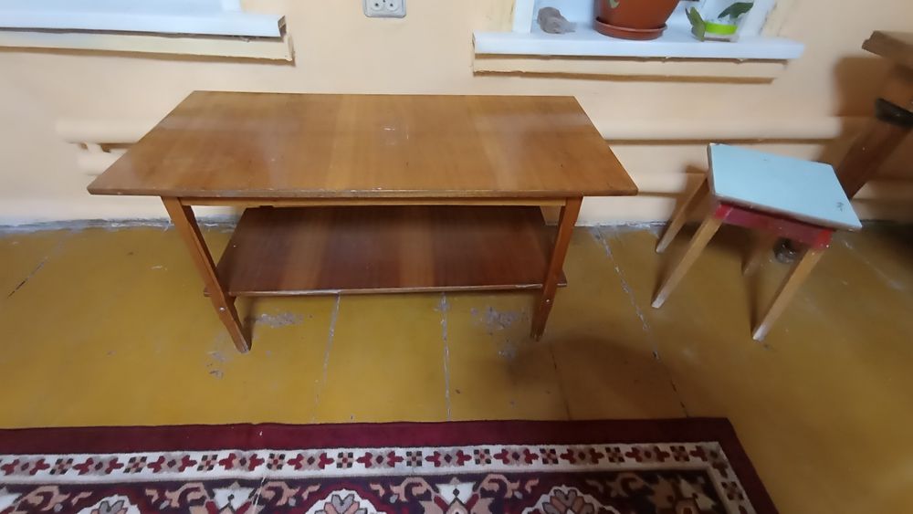 Журнальный столик деревянный