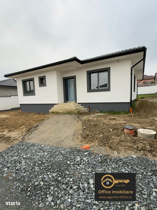 Dealul Grosului casa noua pe parter semifinisata cu 5 ari teren