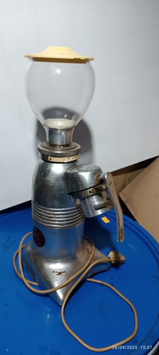 КАФЕ мелачки работещи