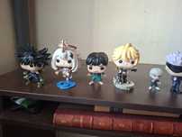 Vând 7 figurine + o manga demon slayer.