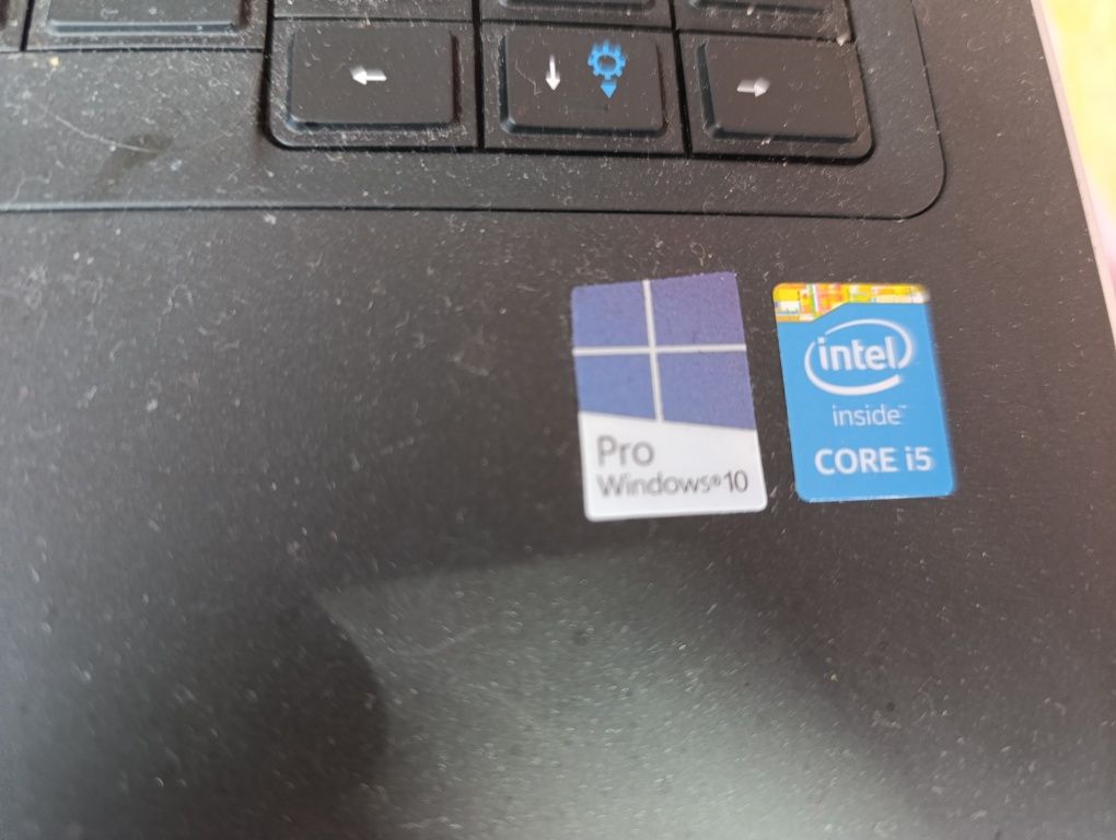 Продавам лаптоп dell