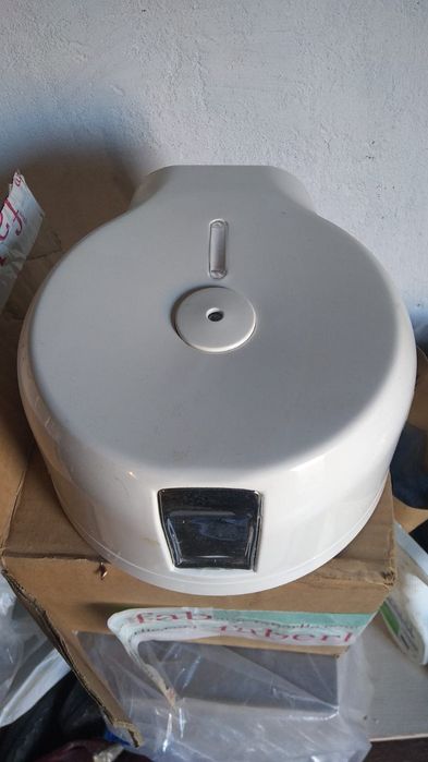 Продам диспенсер для бумаги.