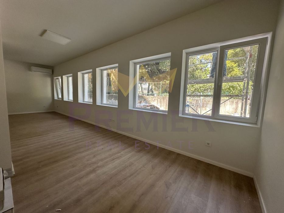 Продава се Офис в Варна, Бизнес хотел - 30 кв.м за 2167 €/кв.м - Снимка #1