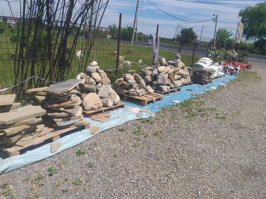 Piatră de placat albă la sac plante depozit