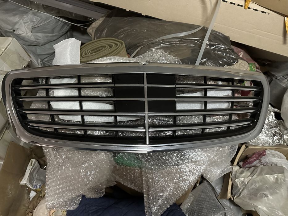 Оригинальная решётка радиатора Mercedes-Benz