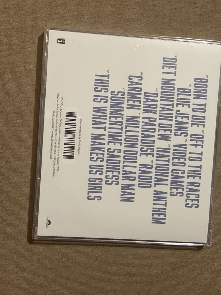 Lana del rey албум Born to die + малка книжка с текстове. На диск CD