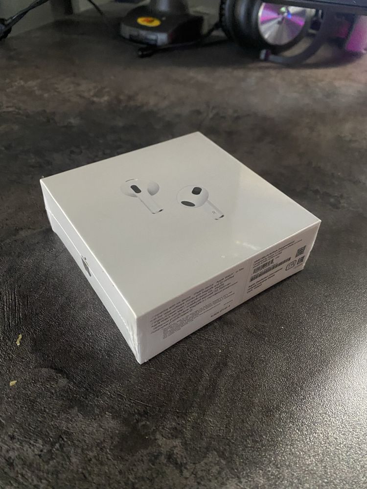 AirPods pro 3 10000