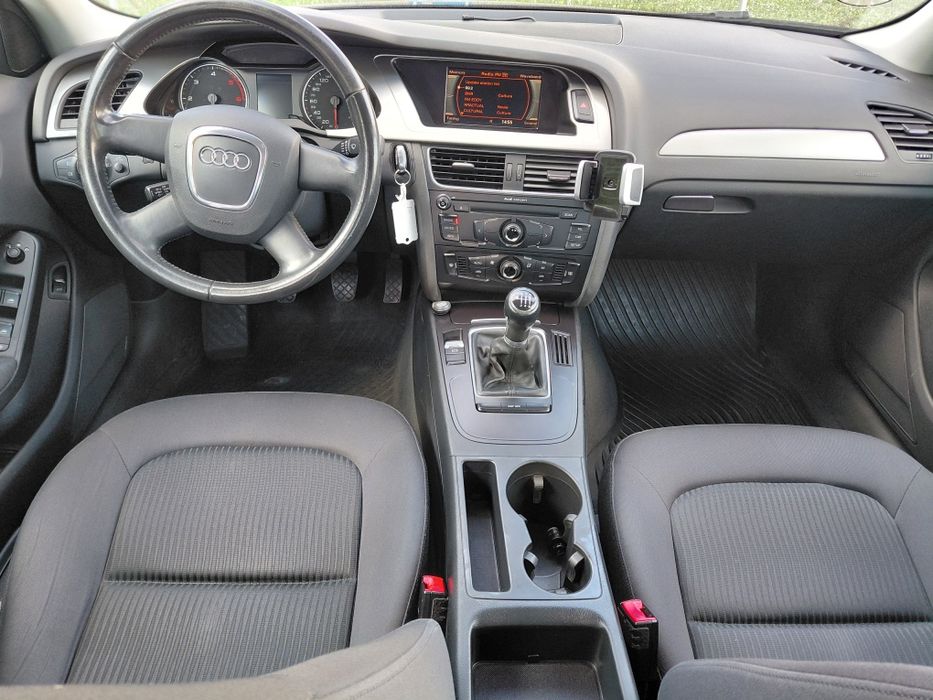 Audi a4 2000 diesel an  2009 euro 5  Navigație/ Carlig/
