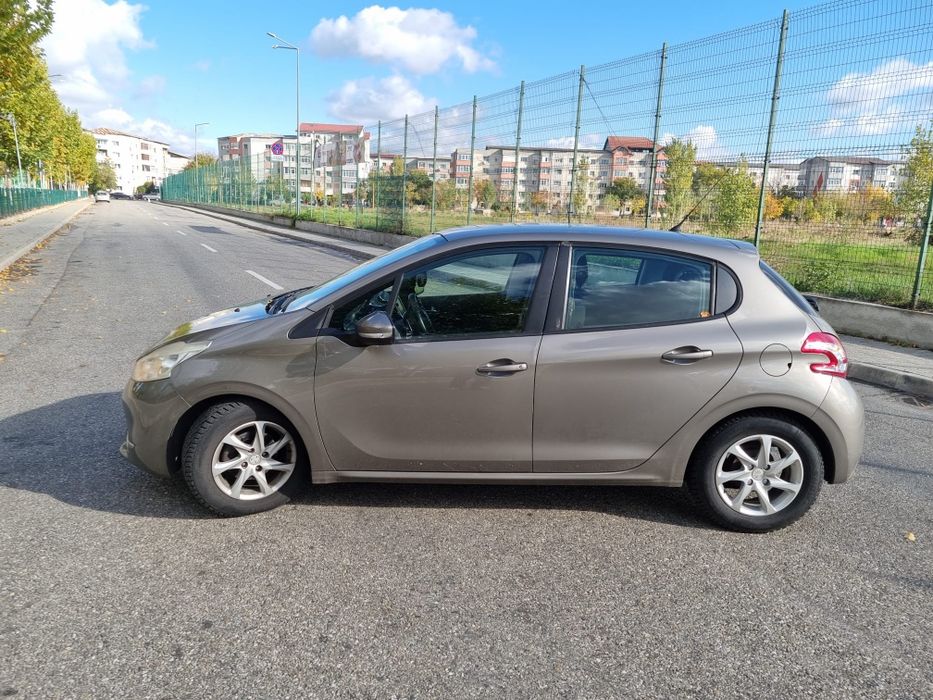 Se vinde Peugeot 208 /An fabricație:2012/Cutie automata/ 1.4 hdi