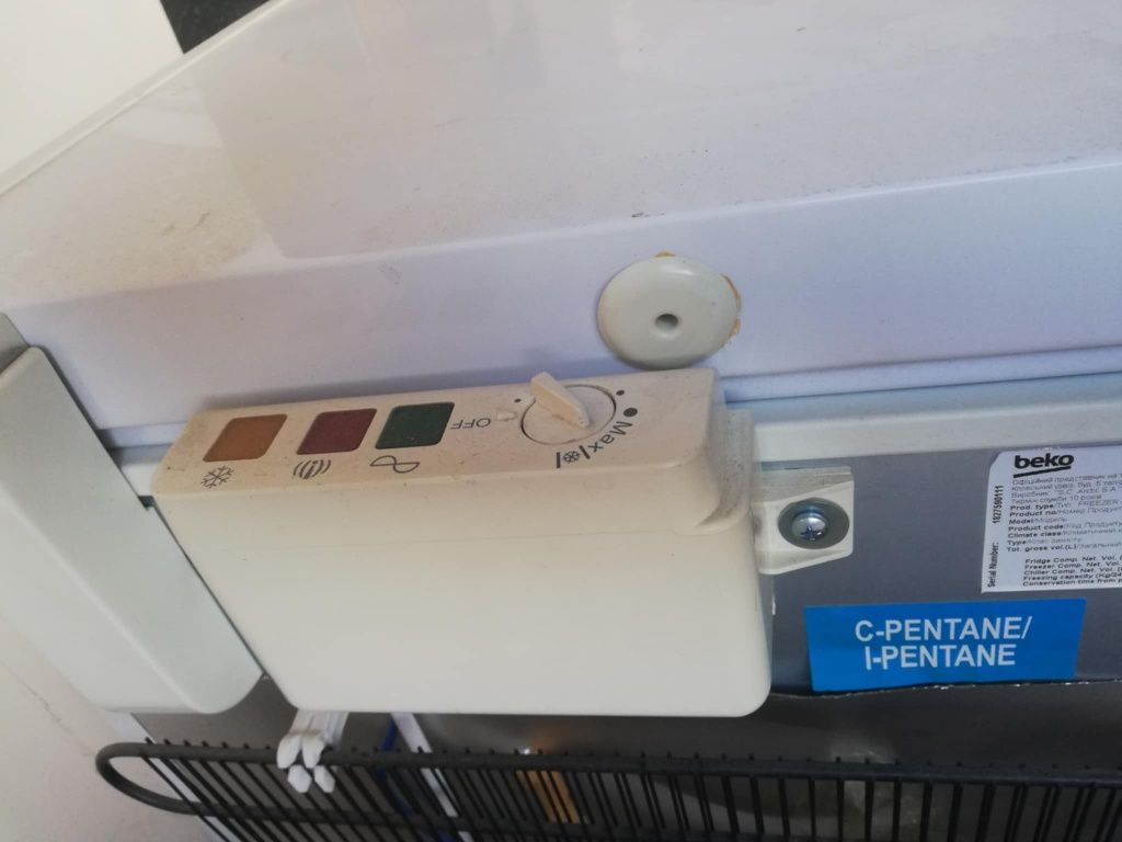 Фризер ракла Beko модел HS210520