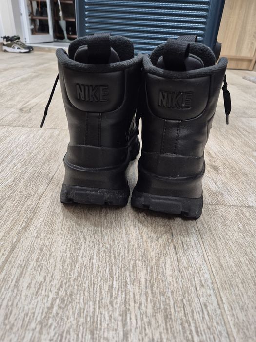 Дамски зимни  боти на Nike