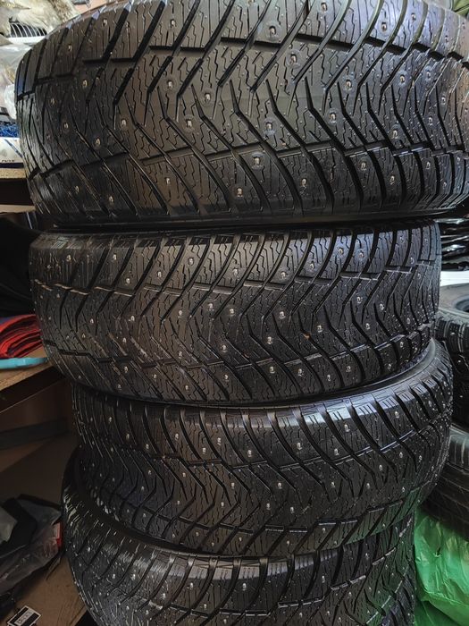 Комплект шин Yokohama SUV шипы!R20 размер 235 55