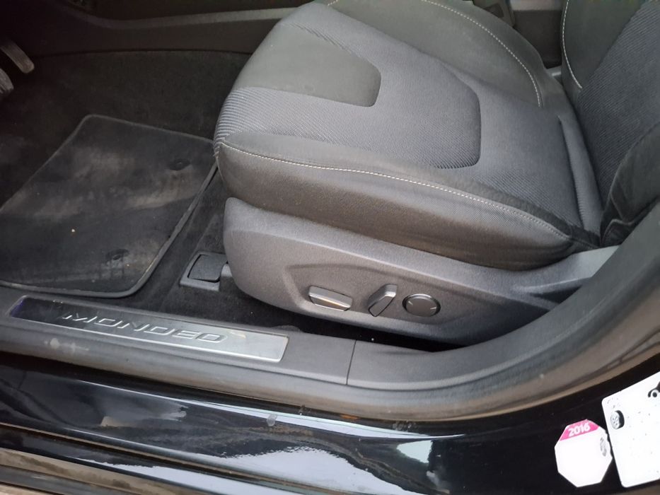 Vând Ford mondeo