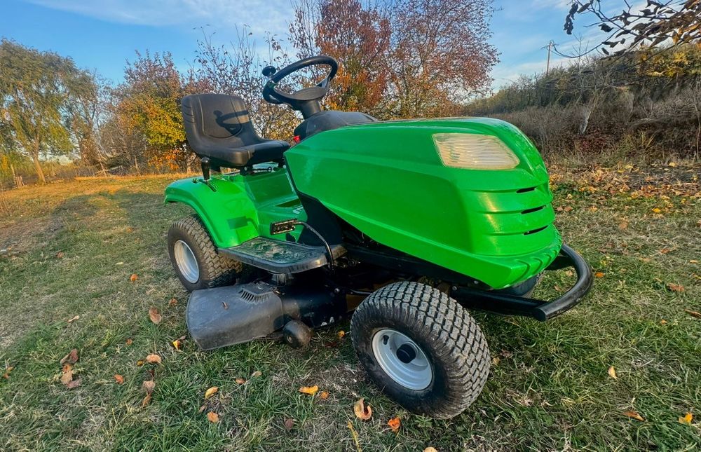Tractoras de tuns iarba livadă