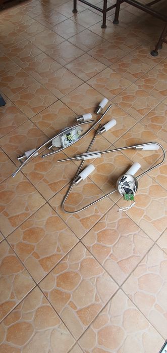 Se vinde 2 buc Lustre