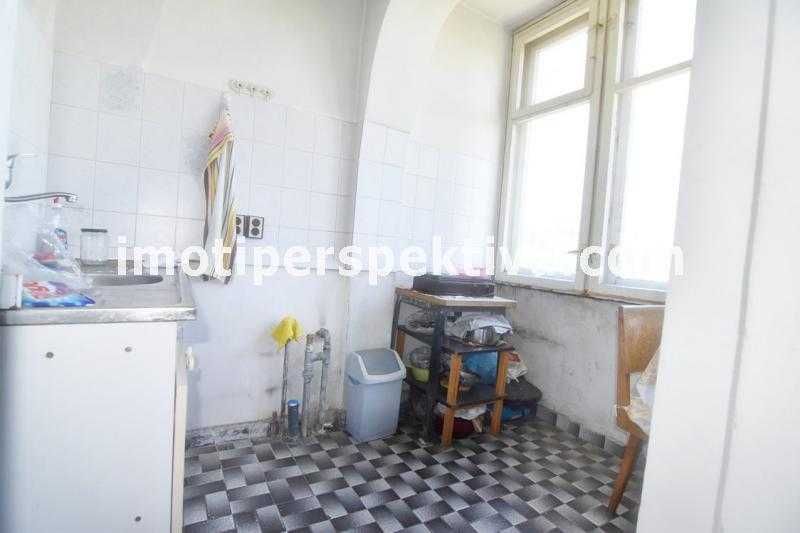 Продава се Тристаен апартамент в Пловдив, Христо Смирненски - 100 кв.м за 1200 €/кв.м - Снимка #5