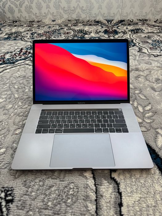 Macbook Pro 15 inch core i7 16/256