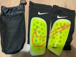 Щитки фубтольные Nike с гетрами для вставки