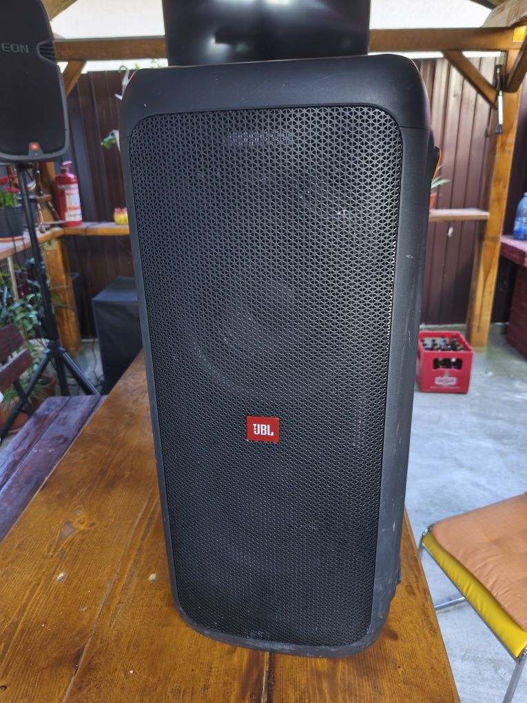 Vînd boxa jbl 310.