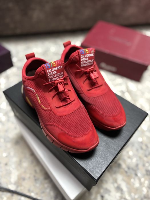 Продам кроссовки 35 размер