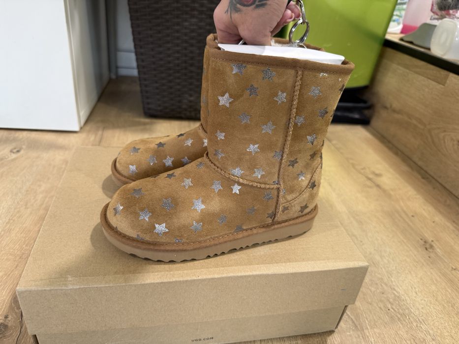 уникални ботуши UGG,номер 33,5,нови