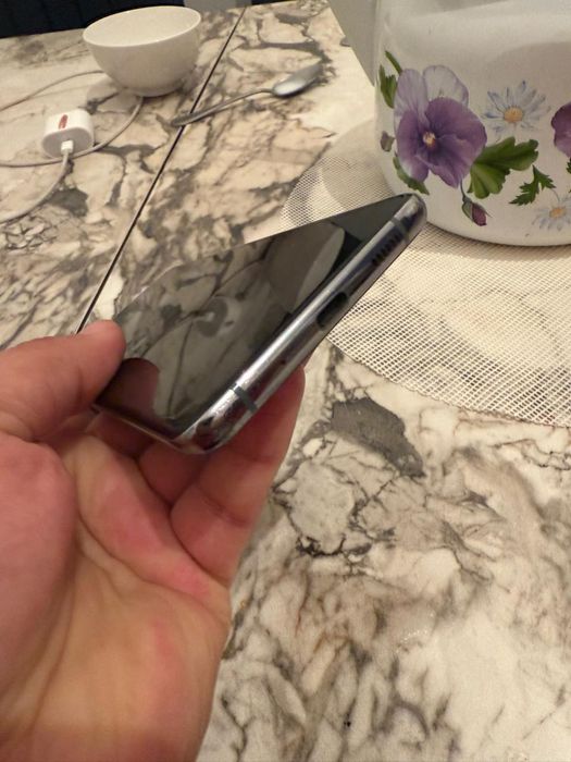 Продам Samsung S20 plus