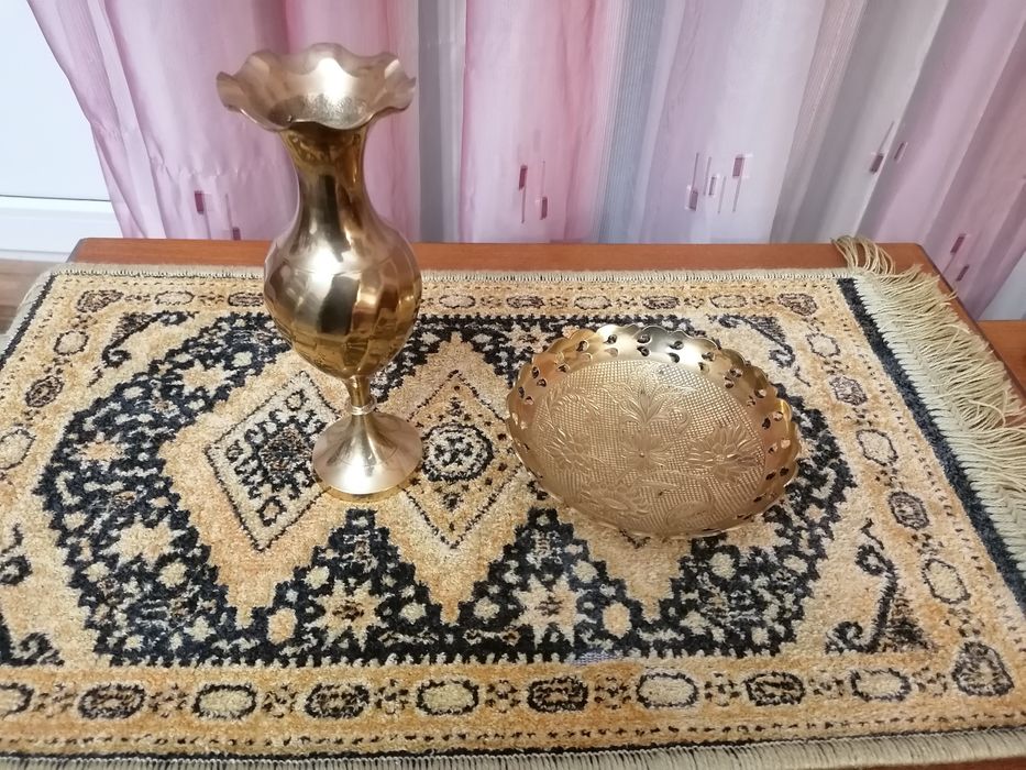 Bonboniieră și vază de bronz orientală