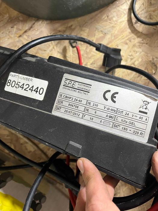 Incarcator profesional masina spalat pardoseala Nilfisk