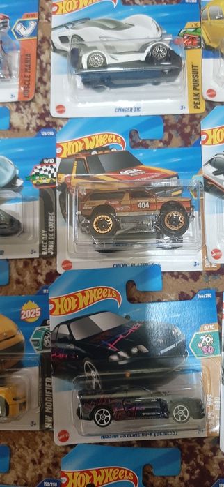 Vând peste 100 de machete Hotwheels și Matchbox