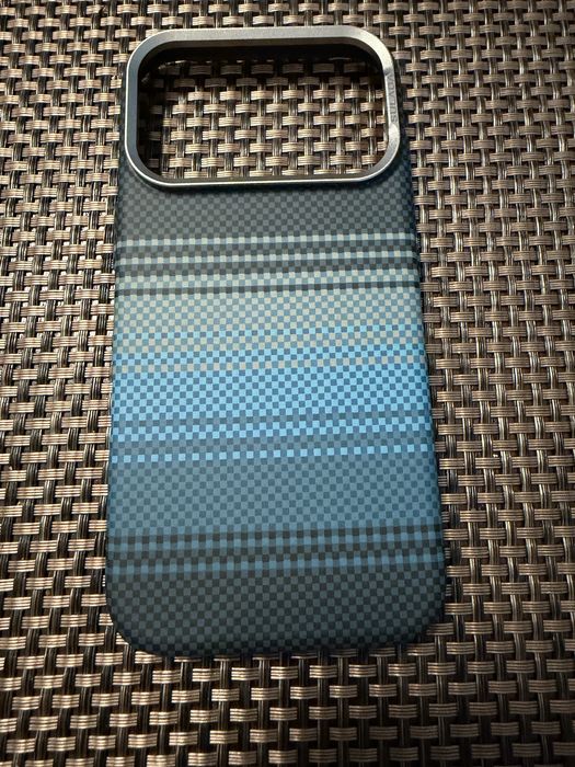 Husa Iphone 17 Pro carbon aramida si protectie camere
