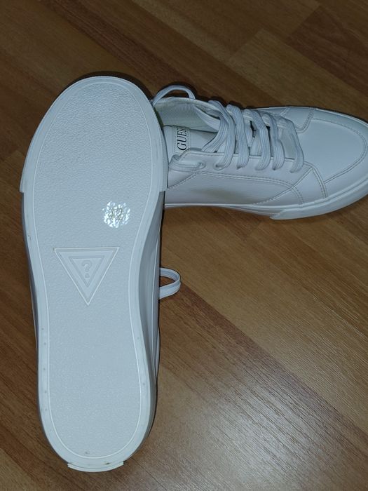 Vând pantofi sport