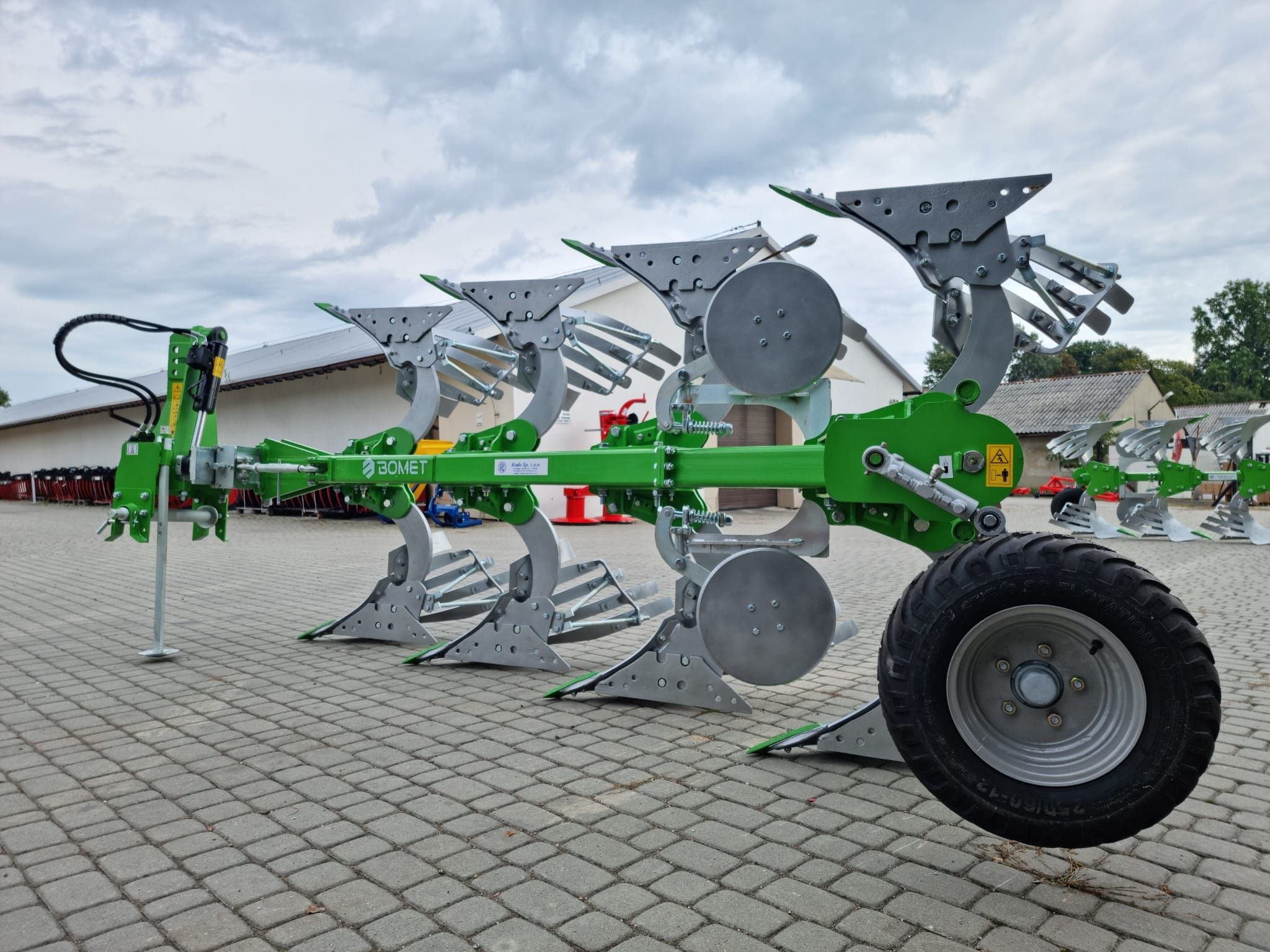Plug agricol reversibil hidraulic brazde latimea BOMET AGRO-MASZ