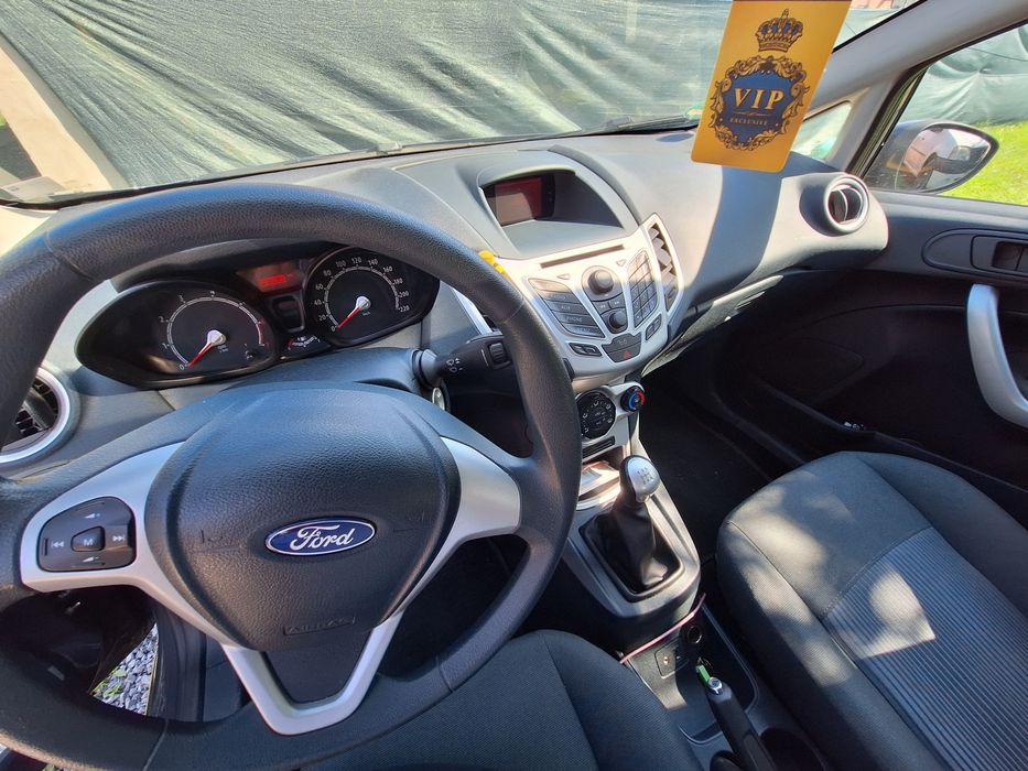 Vând Ford Fiesta 2012
