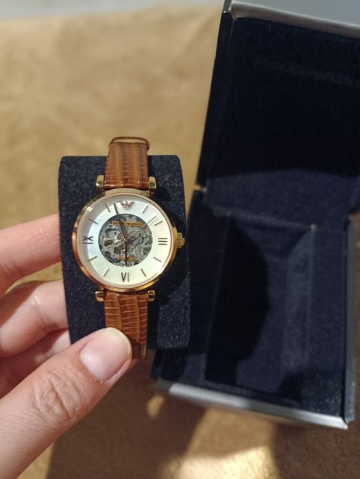 EMPORIO ARMANI 2 (два) года гарантия.