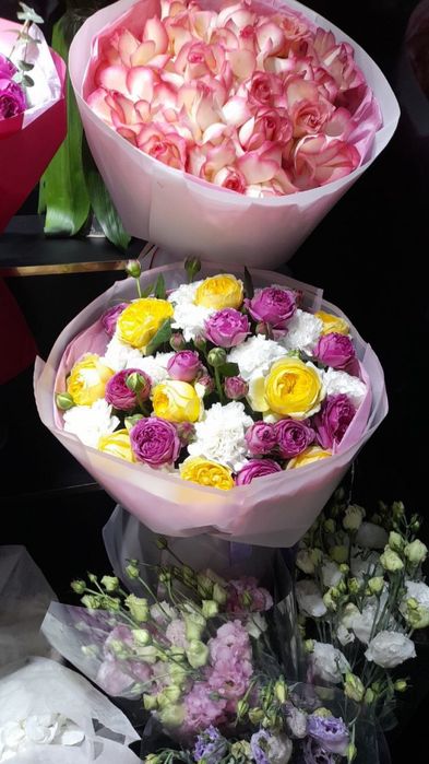 Premium buketlar katarina bables pionavidniy roza