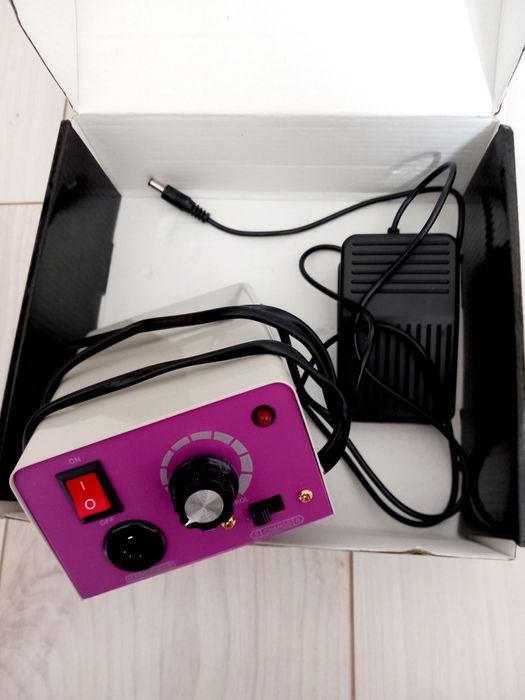 Freza unghii noua,lampa UV profi,capete,geluri, top coat,baza,becuri