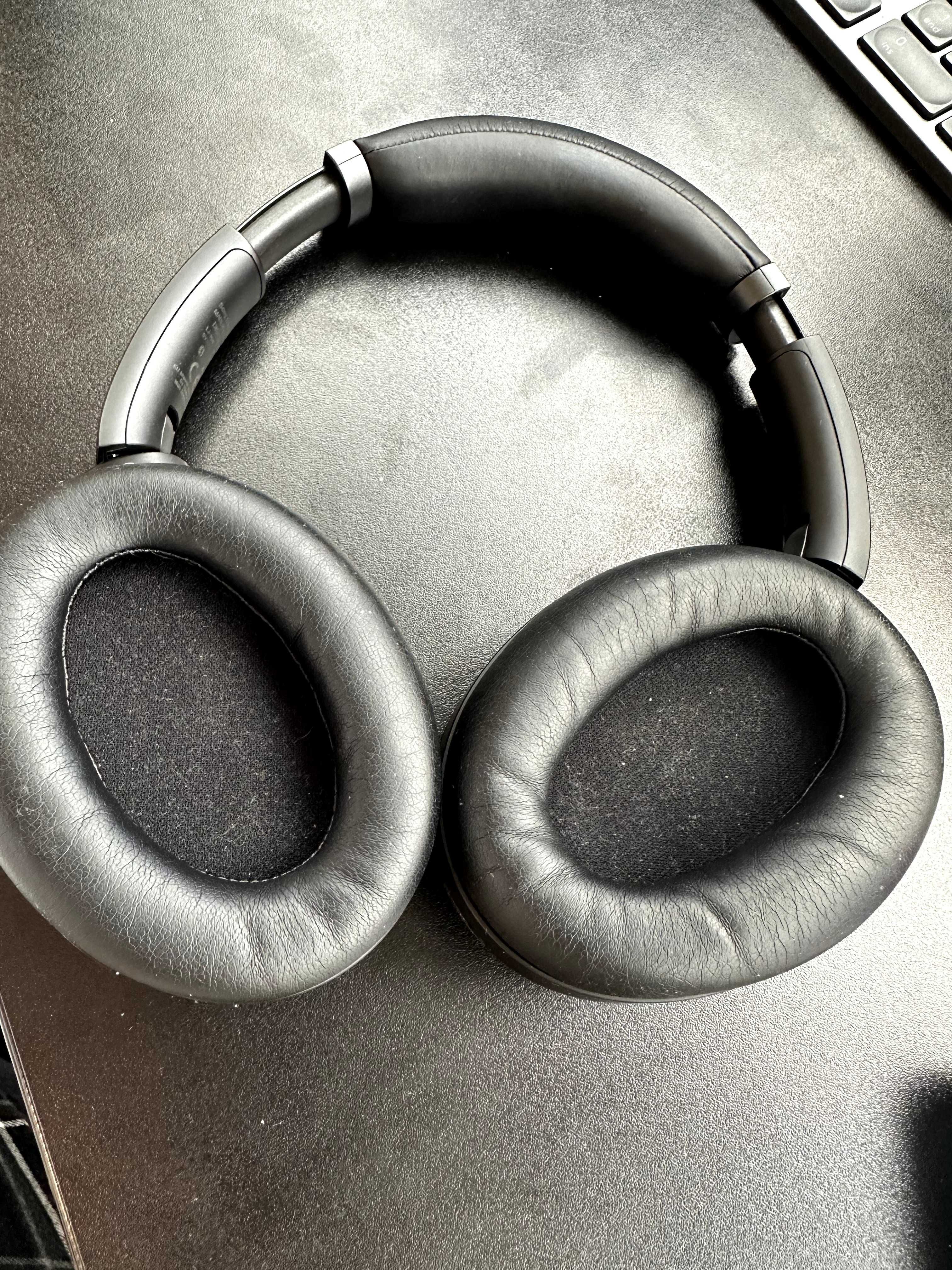 Casti Over the Ear Sony WH-1000XM3B, Noise cancelling, Autonomie mare