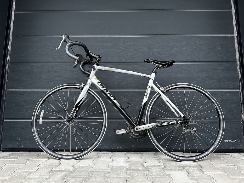 Шосеен велосипед Giant Defy 28" 3х8 56см
