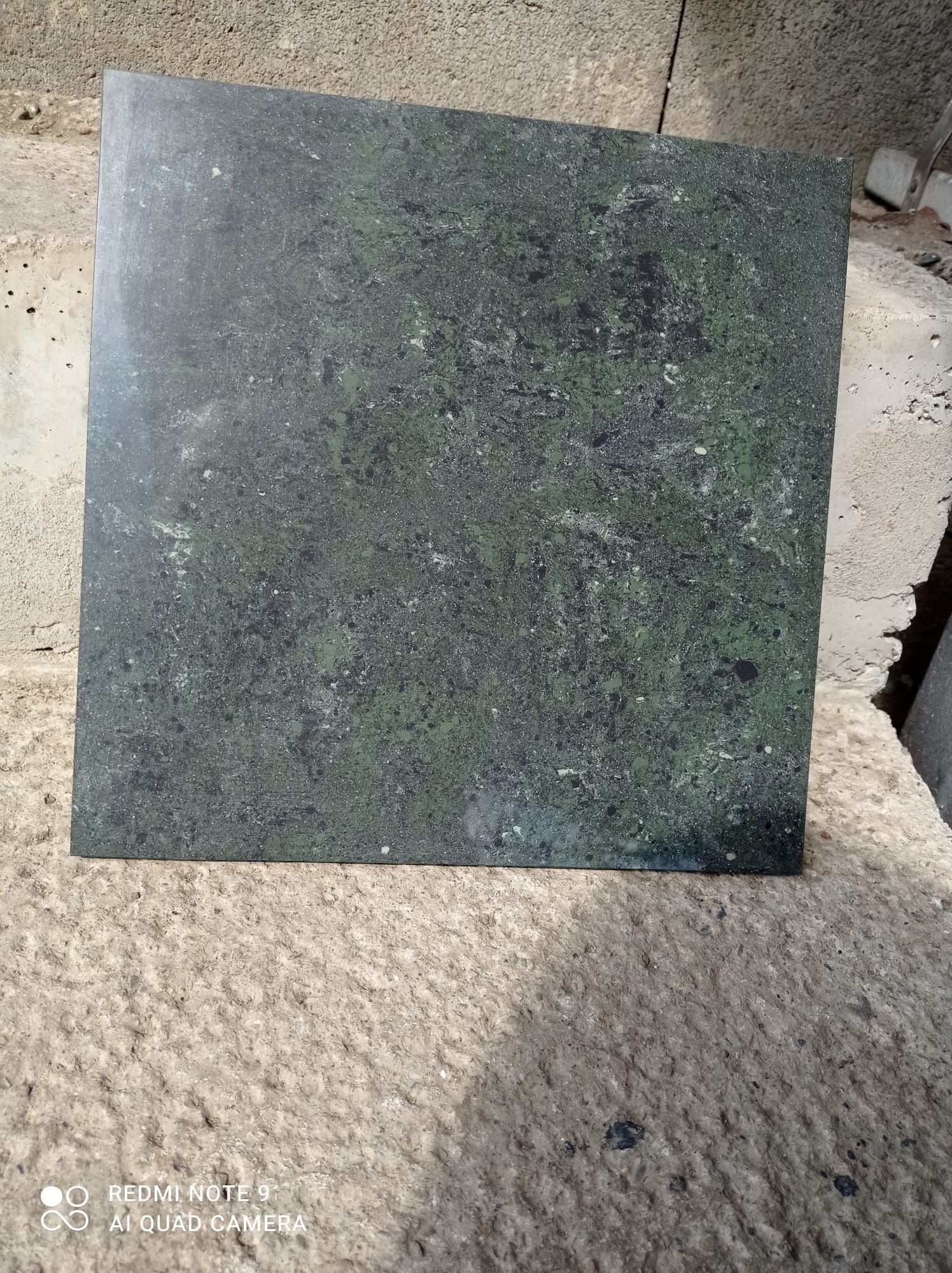 Vând gresie granit verde