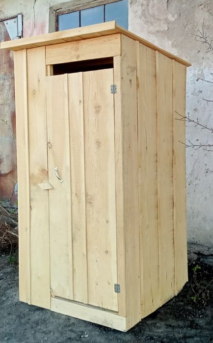 Туалет деревянный