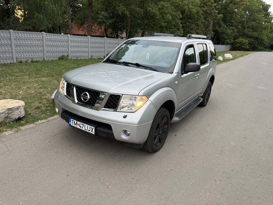 Nissan Panthfinder, 171 CP, 4x4, cu reductor, 7 locuri, 3000 kg pe cui