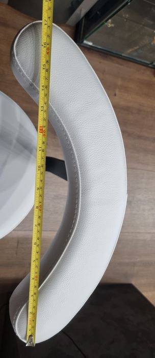 Козметичен стол с облегалка ,кожен,бял!