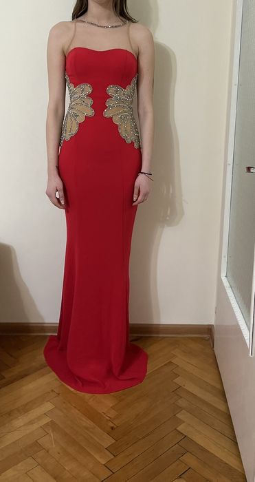 Дълга бална рокля,по тялото.