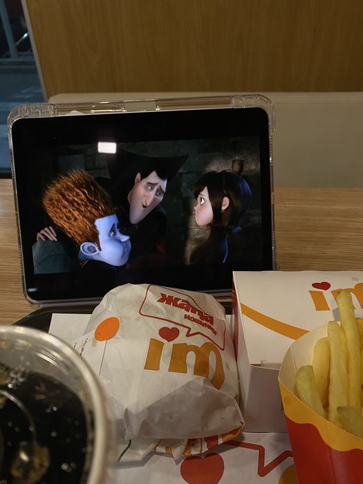 iPad 11-го поколения (A16, 128 ГБ, Wi-Fi / Wi-Fi + Cellular).