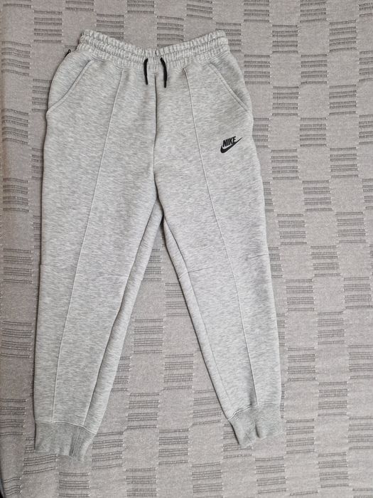 Nike tech fleece долнище, р-р 146-156, L