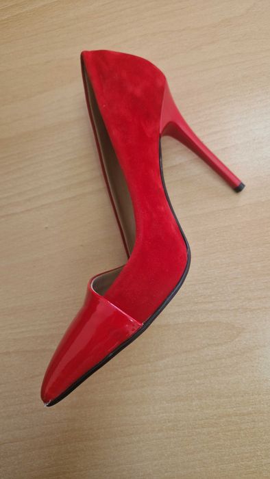 Официални червени обувки