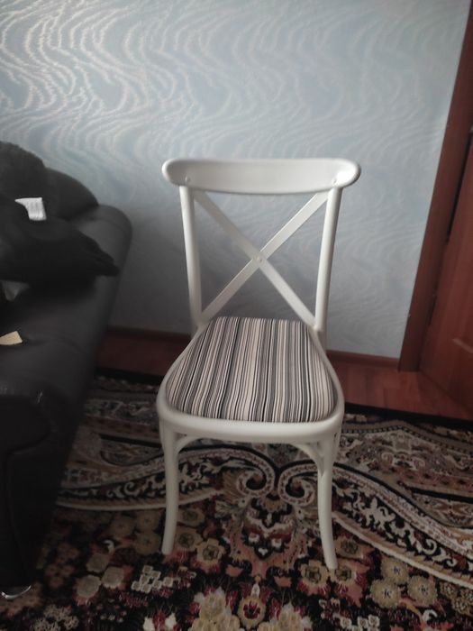 Продам белый стулья