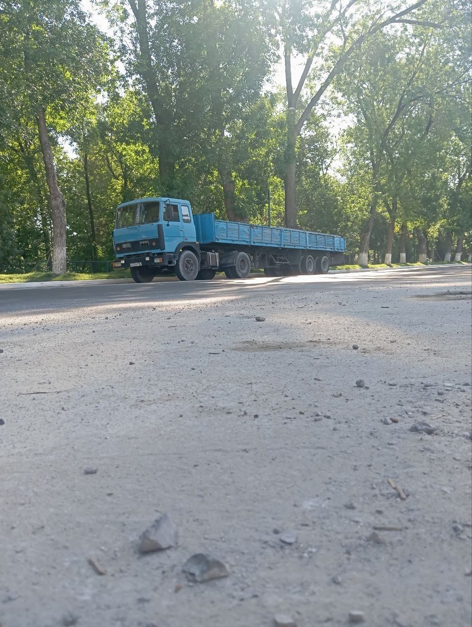 Тягач МАЗ прицеп универсал конт.      Торг уместен ейнеровоз