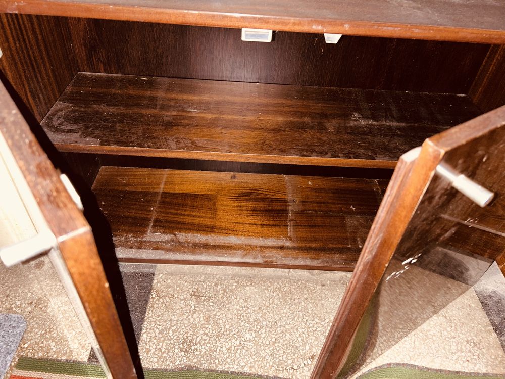 Продавам секция с рафтове за книги