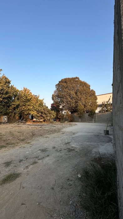 Срочно продается нежилое помещение с большим участком земли